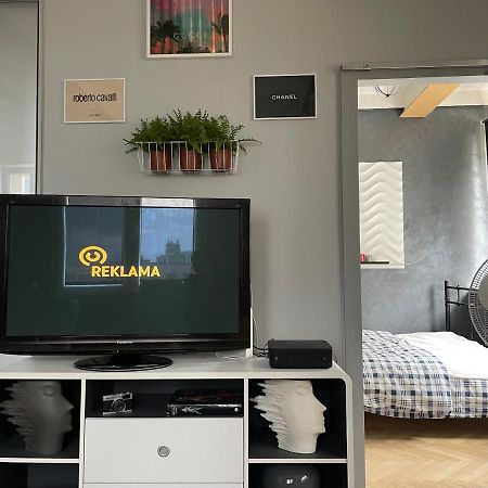 Grey Gucci Apartment City Center ワルシャワ エクステリア 写真