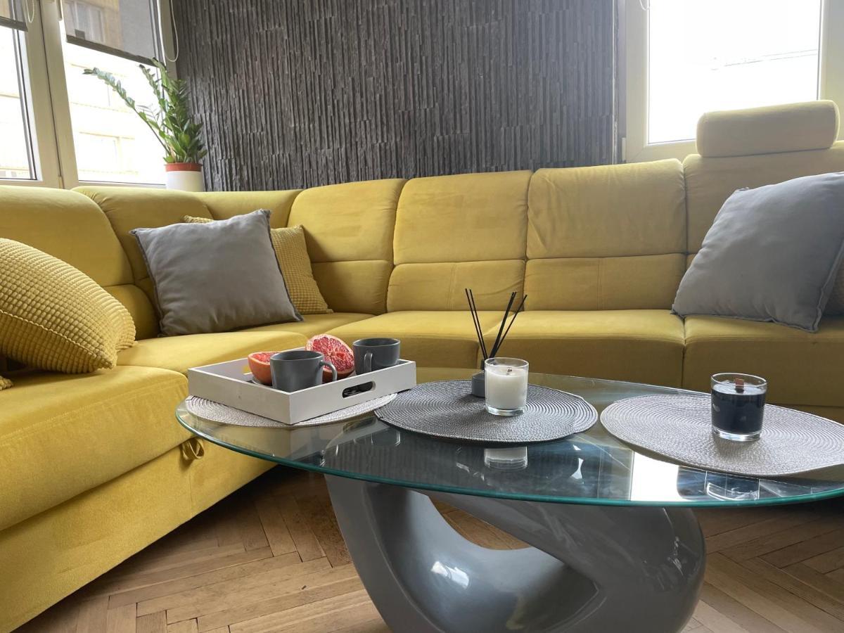 Grey Gucci Apartment City Center ワルシャワ エクステリア 写真