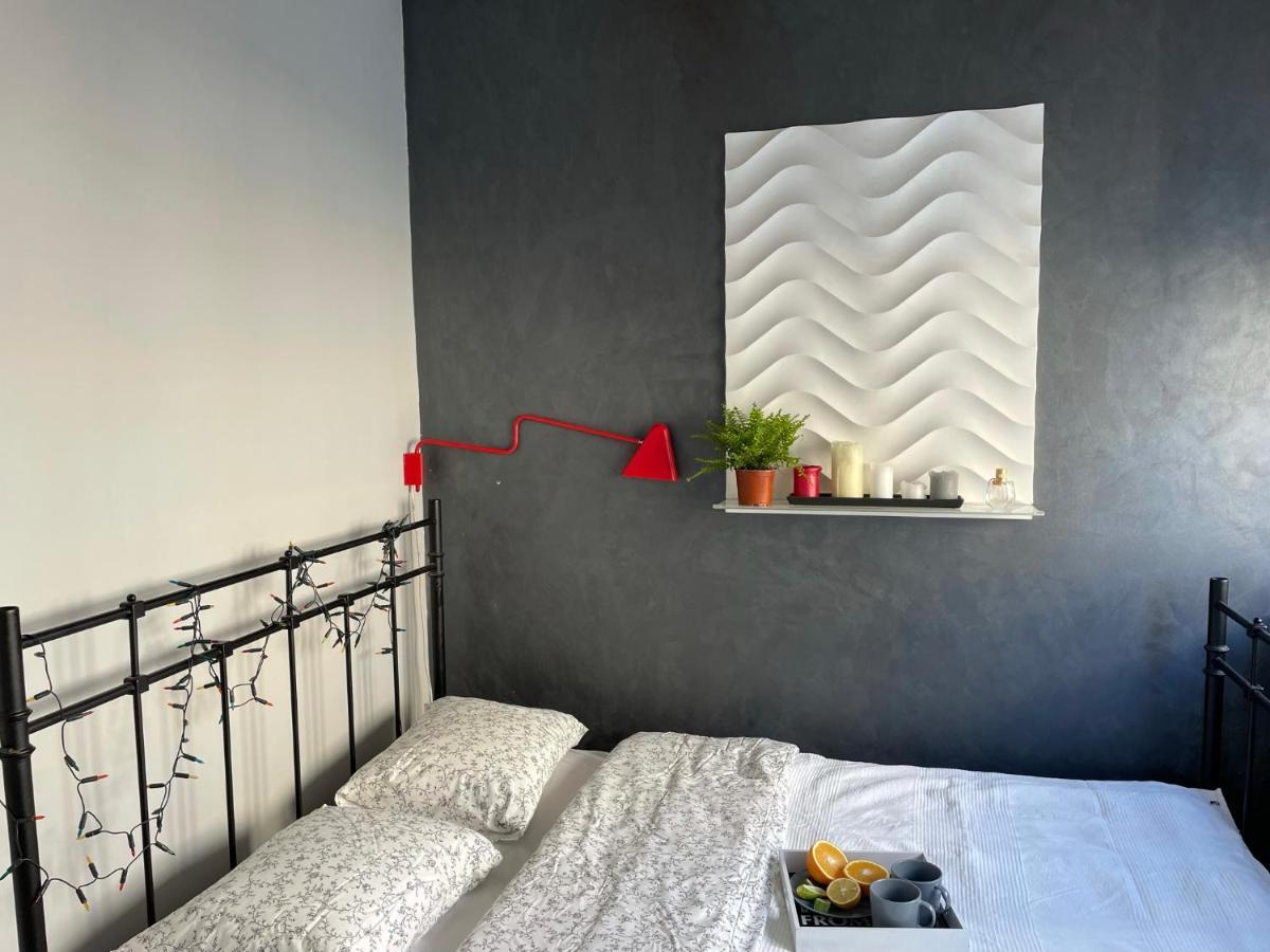 Grey Gucci Apartment City Center ワルシャワ エクステリア 写真