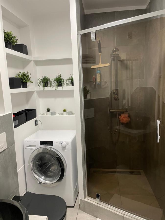 Grey Gucci Apartment City Center ワルシャワ エクステリア 写真