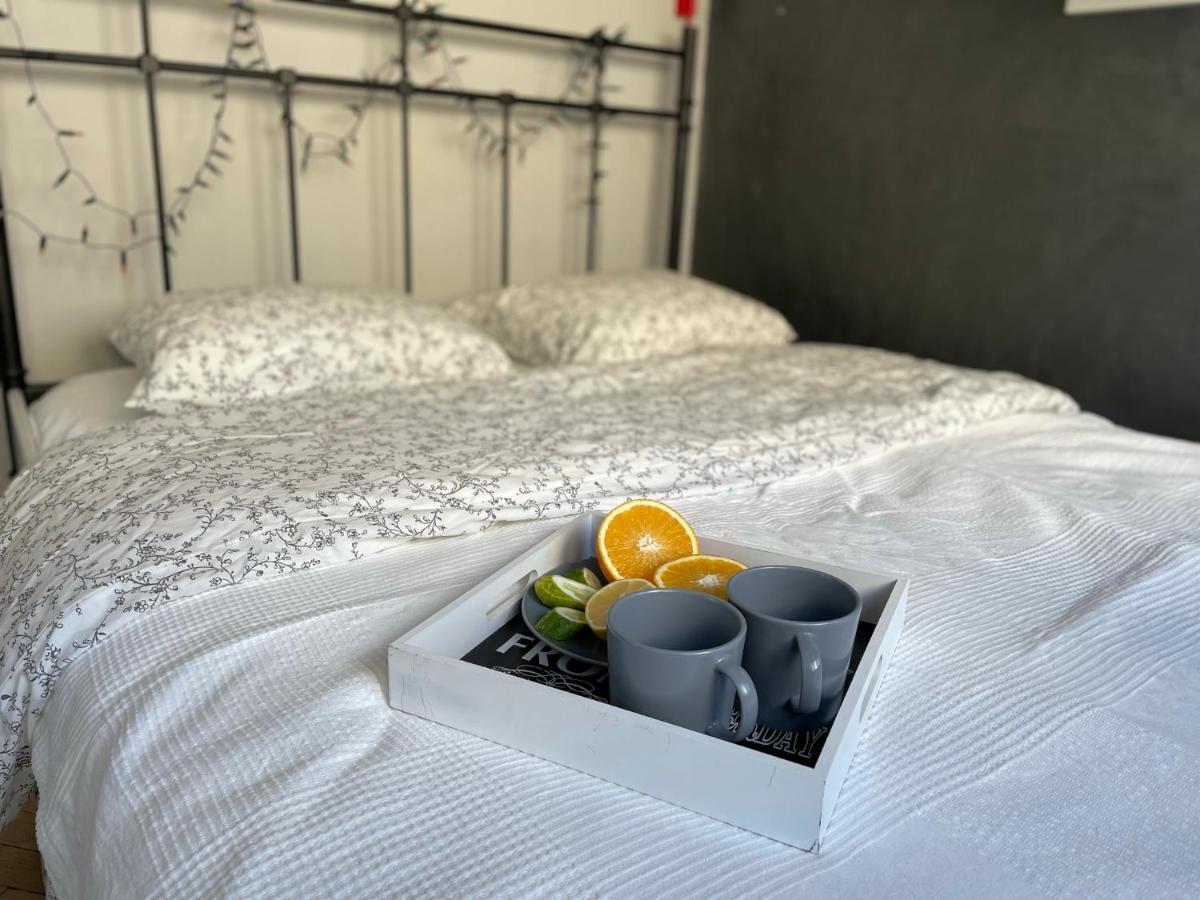 Grey Gucci Apartment City Center ワルシャワ エクステリア 写真