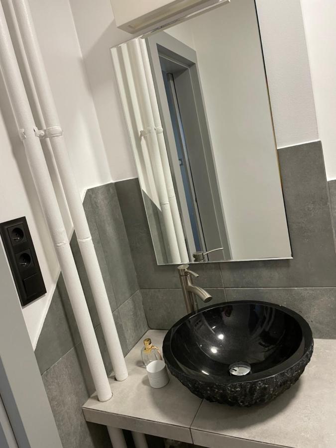 Grey Gucci Apartment City Center ワルシャワ エクステリア 写真