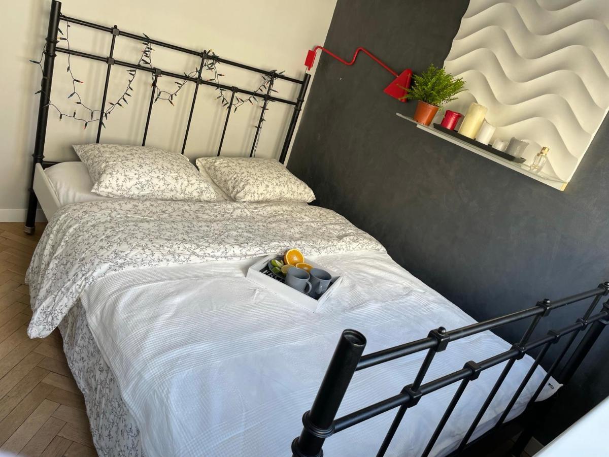 Grey Gucci Apartment City Center ワルシャワ エクステリア 写真