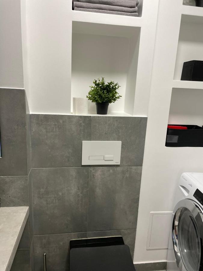 Grey Gucci Apartment City Center ワルシャワ エクステリア 写真