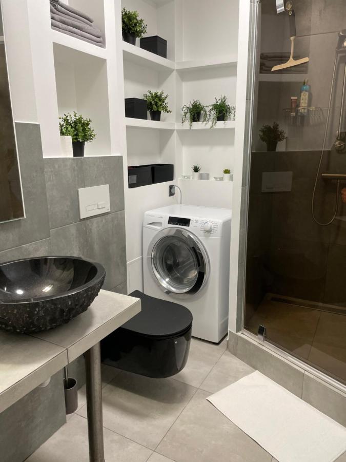 Grey Gucci Apartment City Center ワルシャワ エクステリア 写真