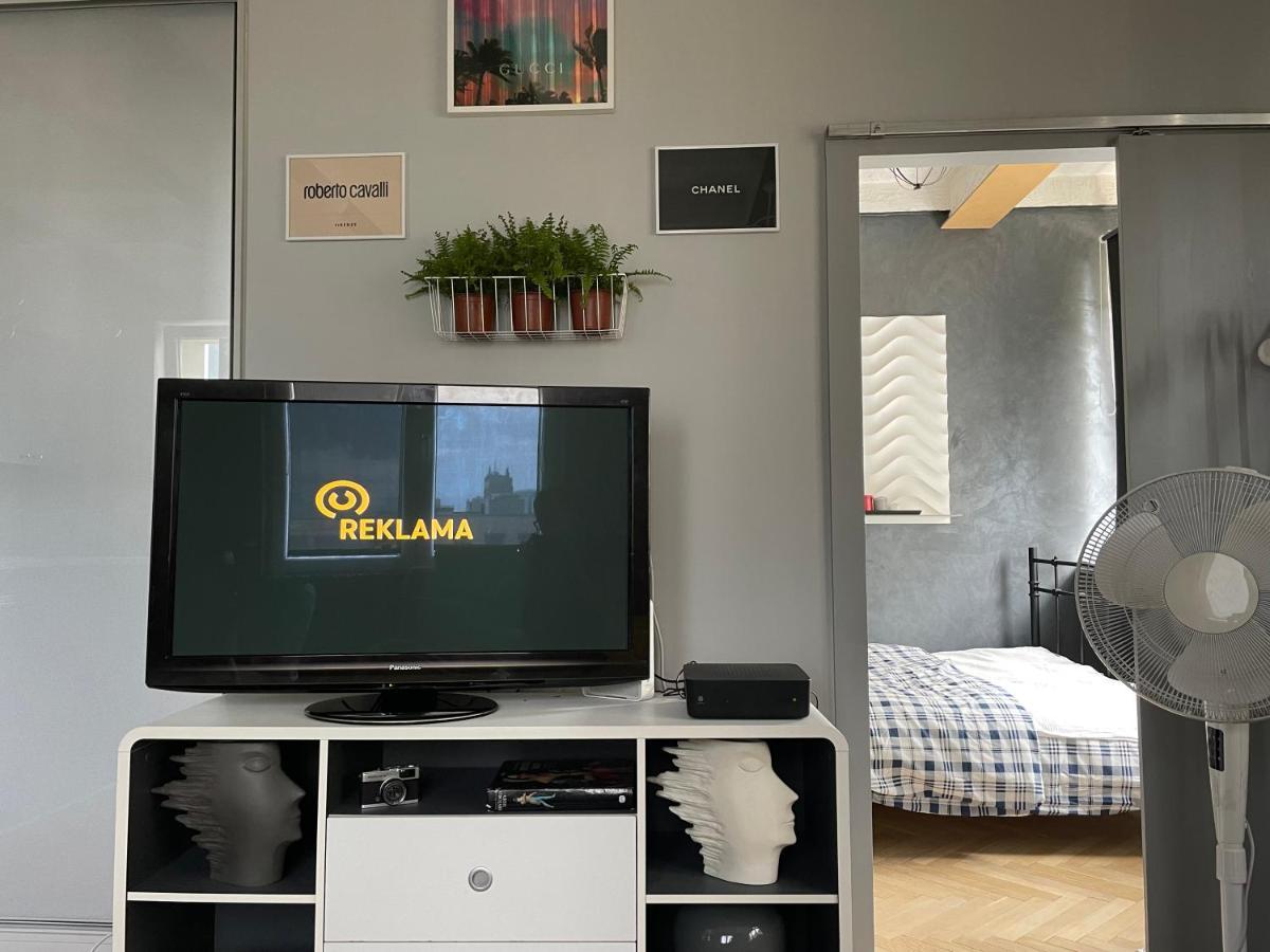 Grey Gucci Apartment City Center ワルシャワ エクステリア 写真